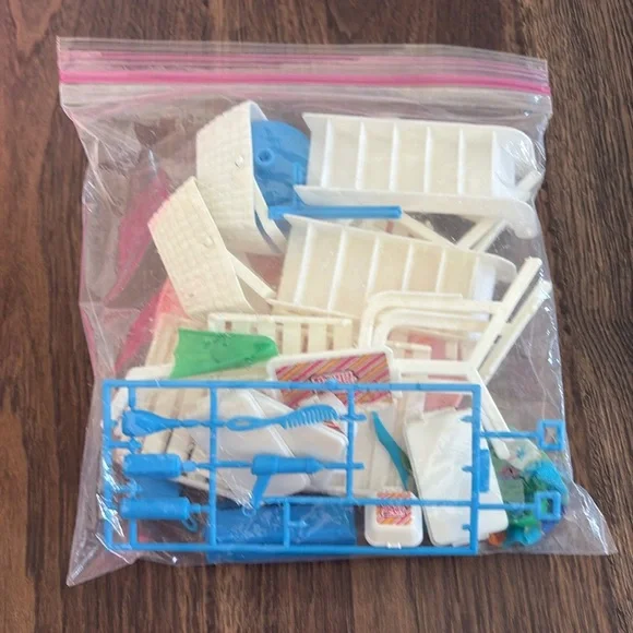 Rich and Famous Poolside Party playset for Barbie dolls - Picture 10 of 11